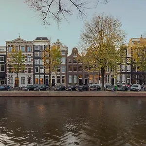 The Pavilions Amsterdam, The Toren מלון